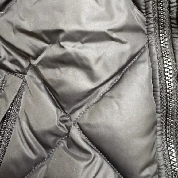 The North Face Girls Size Medium (10/12) Black & Plaid Reversible Puffer Jacket - Picture 6 of 15